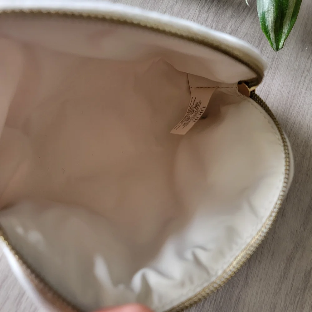 Flash Sale🎉 Authentic Dior White Cosmetic Pouch